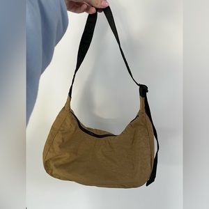 BAGGU Medium Nylon Crescent Bag in Dark Khaki